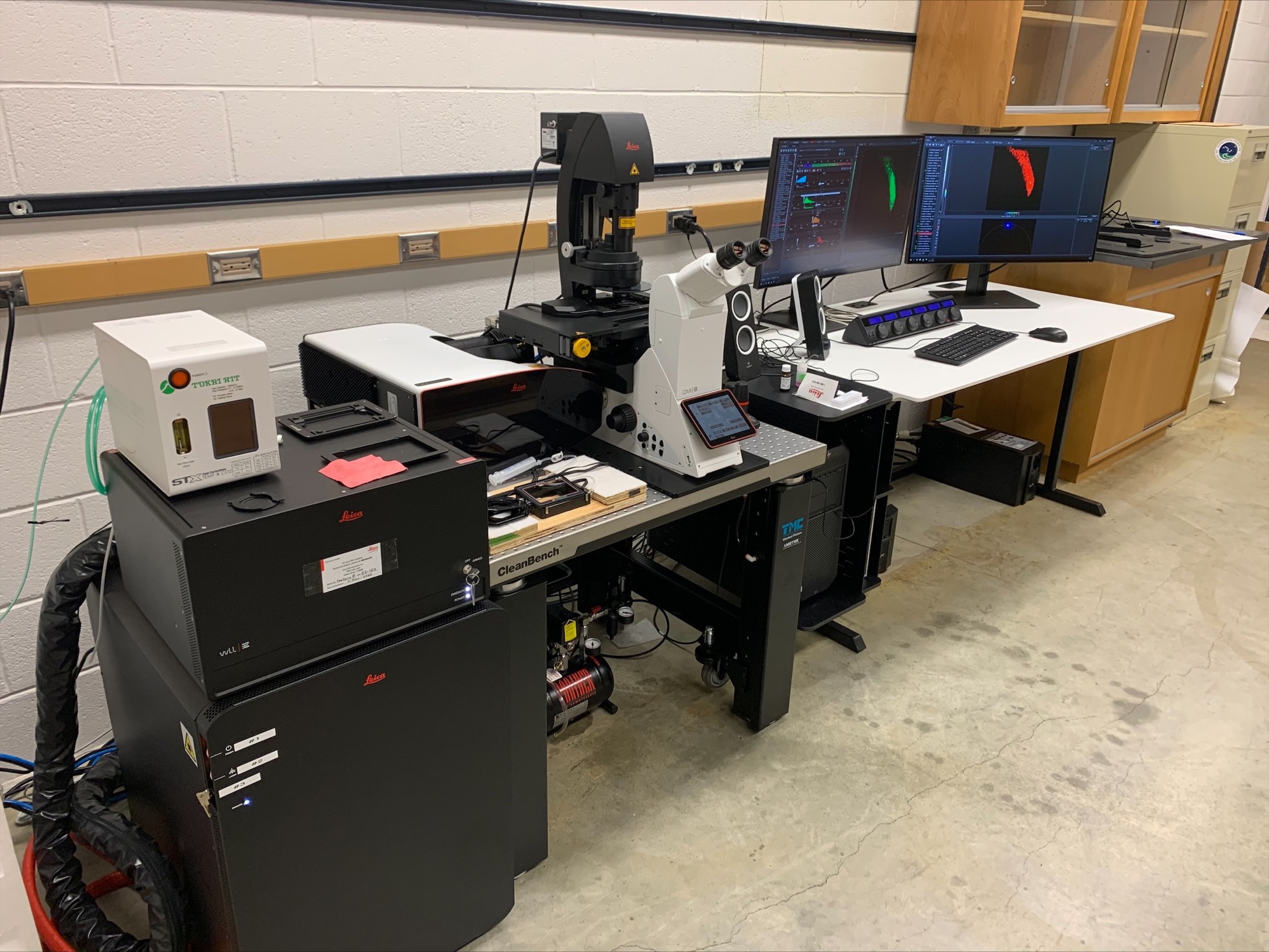 Photo of Confocal Stellaris Microscope with computer equipment